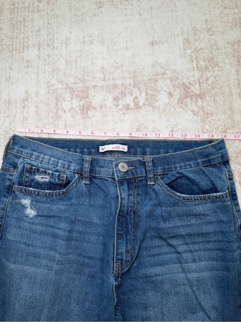 SO High Rise Distressed Mom Jeans Women’s Size 13 31W - Picture 4 of 7